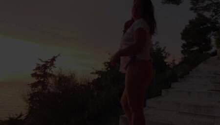 Pissing MILF at Sunset!