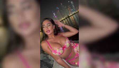 Come daddy fuck ???? me hard ???? under the moon of Dubai ????