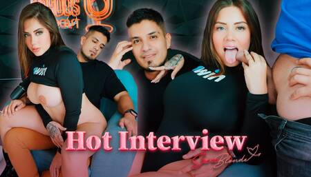 Podcast gets out of control, blowjob, deep throat and a lot of semen live -Sara Blonde and Crispasquel