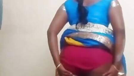 Tamil Aunty Dirty Talk Showing Boobs and Pussy