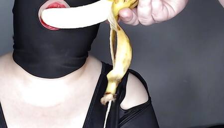 She fell for the taste test and took the cock into her red lips