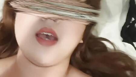 Teen filipina fingering her pussy