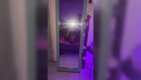 Pussyplay in the mirror????????????