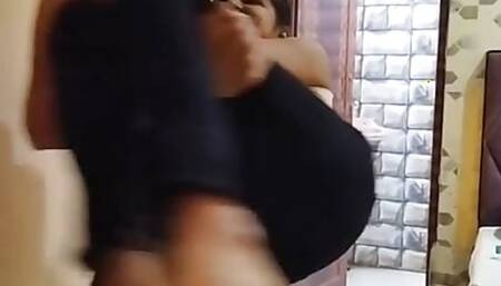Watch till the end Boyfriend girlfriend sex in Oyo room girlfriend screams in satisfaction job done