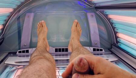 Sex Willer going solo on a sunbed