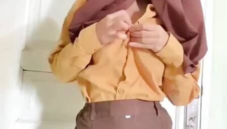 18yo indonesian teen solo dildo