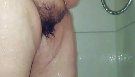 German fat milf washes herself. Are you fooling me again?