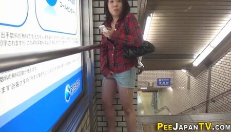 Kinky asian goldenshowering subway