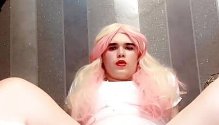 Fem slut loves proving how much of a sisssy slit she it