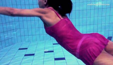 Shaved video with enticing Zlata from Underwater Show