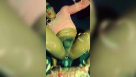 Fudendo meu cuzinho com garrafa Jennyfer nanda
