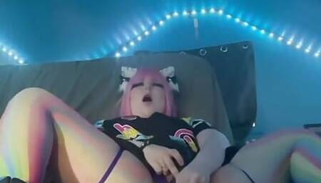 Sexy Kitten Plays with Pussy