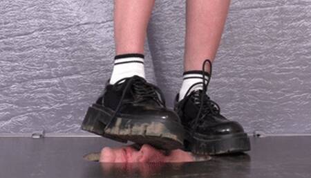 Floor-face destruction using dirty office lofer shoes (part 2 of ..), flo600x 1080p