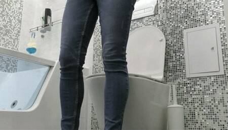 You sit on the toilet doing big things MP4 HD 720p