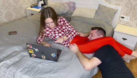 Give me your wallet! Quick!