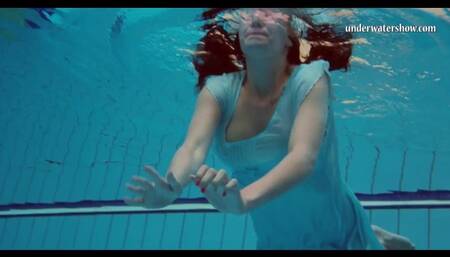 Femme's swimming pool teen (18+) clip