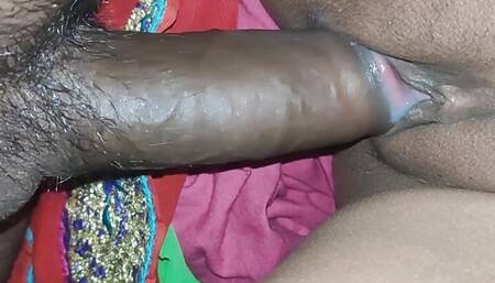 Village Bhabhi was secretly taken to the corner by the neighbor's brother-in-law. Desi sex