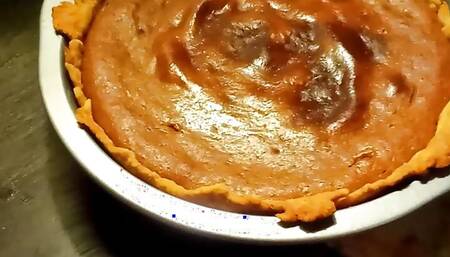 Smokey Floppycox is making a party pie. WTF?