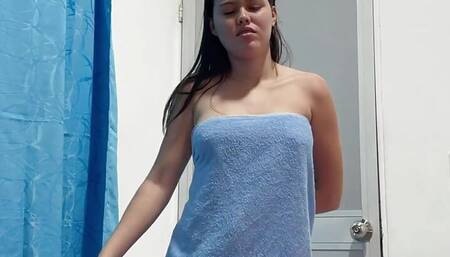 My horny stepsister gets out of the shower and heats me up to fuck me and make me cum in it