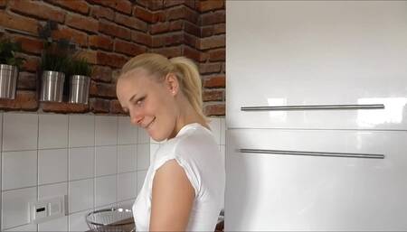 Jeans aufgerissen - durchgefickt mit Cumshot