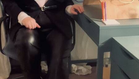 Managerin Herrin Jenn's In-Office-Leistungstest für kleine Wichser