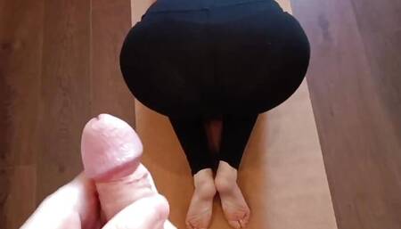 I fucked my girlfriend while she was doing yoga (doggystyle POV)