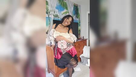 Alor is RoyalySlutty getting fucked up and playing in her wet pussy