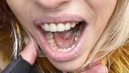 Lily sucks a big dick in a park. A mature blonde takes a golden shower, drinks urine and blows bubbles with a macho dick.