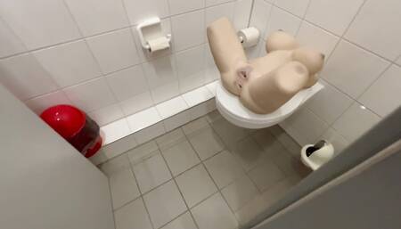 Bathroom Beauty I like to fuck