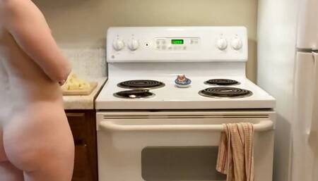 Callipygian Goddess Cooks Skillet Potatoes in the Wok! Naked in the Kitchen Episode 74