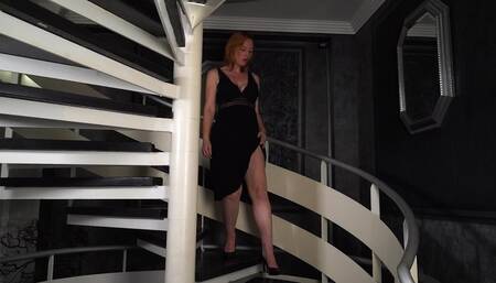 Dildo fuck in the stairwell! -- Dildofick im Treppenhaus!!????