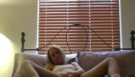 Monica and Jason blowjob on comfort room