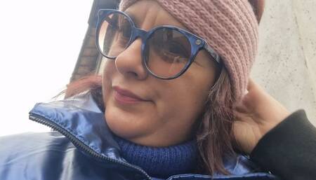 I fart on the street inside my tight jeans 720HD