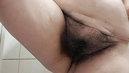 The lips are big, you can save a handkerchief, the pussy is huge