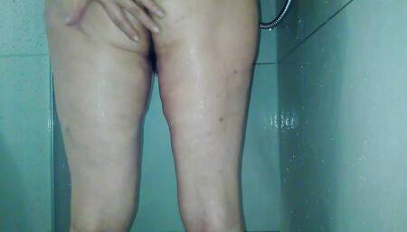 Fat Wife Oils Her Big Ass And Farts While Doing It