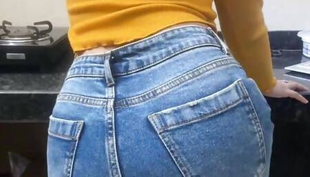 Horny Indian bhabhi on cam  38.6K views Drake568 Indian Asian BBW Big Tits SSBBW Asian Aunty Asian Cam