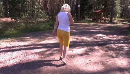 Yellow big ass flashing outdoor 2