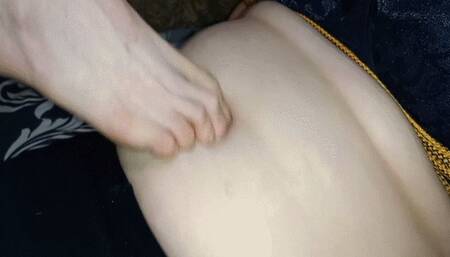 Man's foot fucks woman's navel MP4