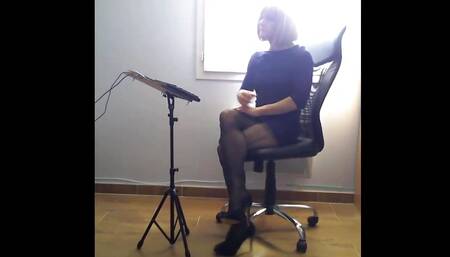 Crossdresser Faustine in blow job training