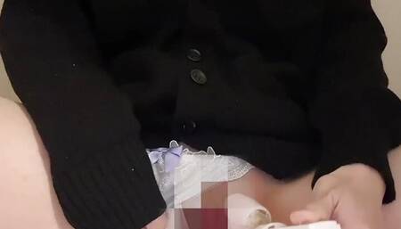 A slut who can't stop cumming every day masturbates with a vibrator