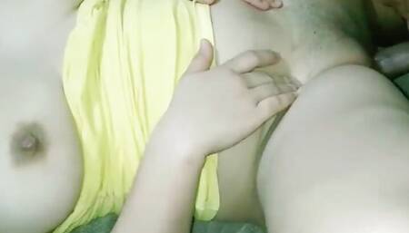 The gallon worker has sex with his customer's wife at the rented house