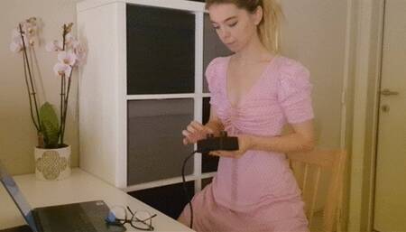 Secretary can't focus on her sybian