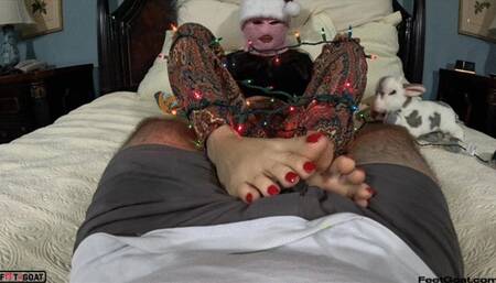 NYC Arches Christmas Lights Footjob - This is what happens when they ask me to put up the Christmas lights! LOL Epic fast talented amazing footjob, fast strokes, with exploding footjob cumshot!
