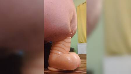 Rinding huge dildo
