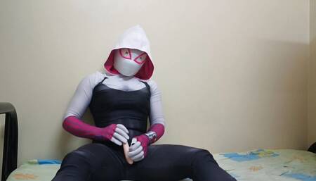 SpiderGwen Home Alone, non-stop vibrate
