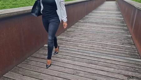 shoeplay with Lorenzi High Heels and walk with only one shoe HD mp4 1920x1080