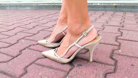 zed23 Victoria in her high-heeled slingbacks (mp4-FHD)