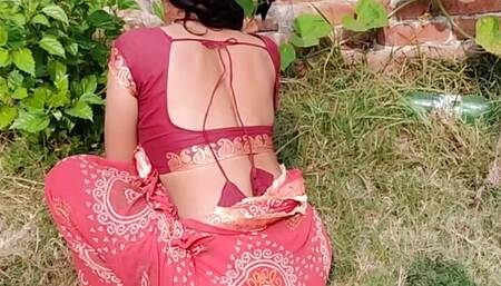 Farmers Wife Working In Opne Field Showing Big Ass And Giving Pussy Painful Sex In Hindi