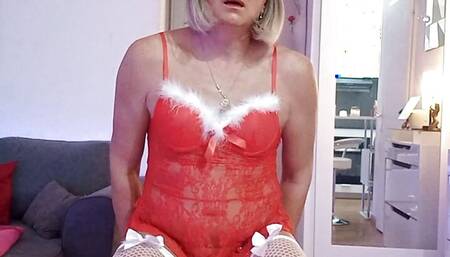 Mother Christmas dildoing her pussy