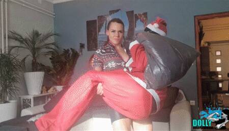 Dolly lift and carries Santa